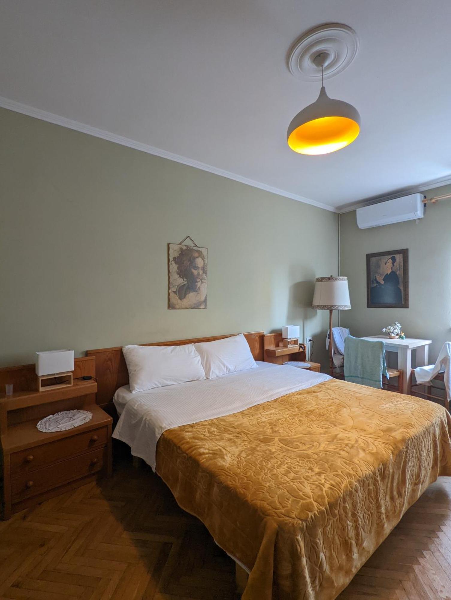 Vintage Apartment In Center Tirana Eksteriør billede