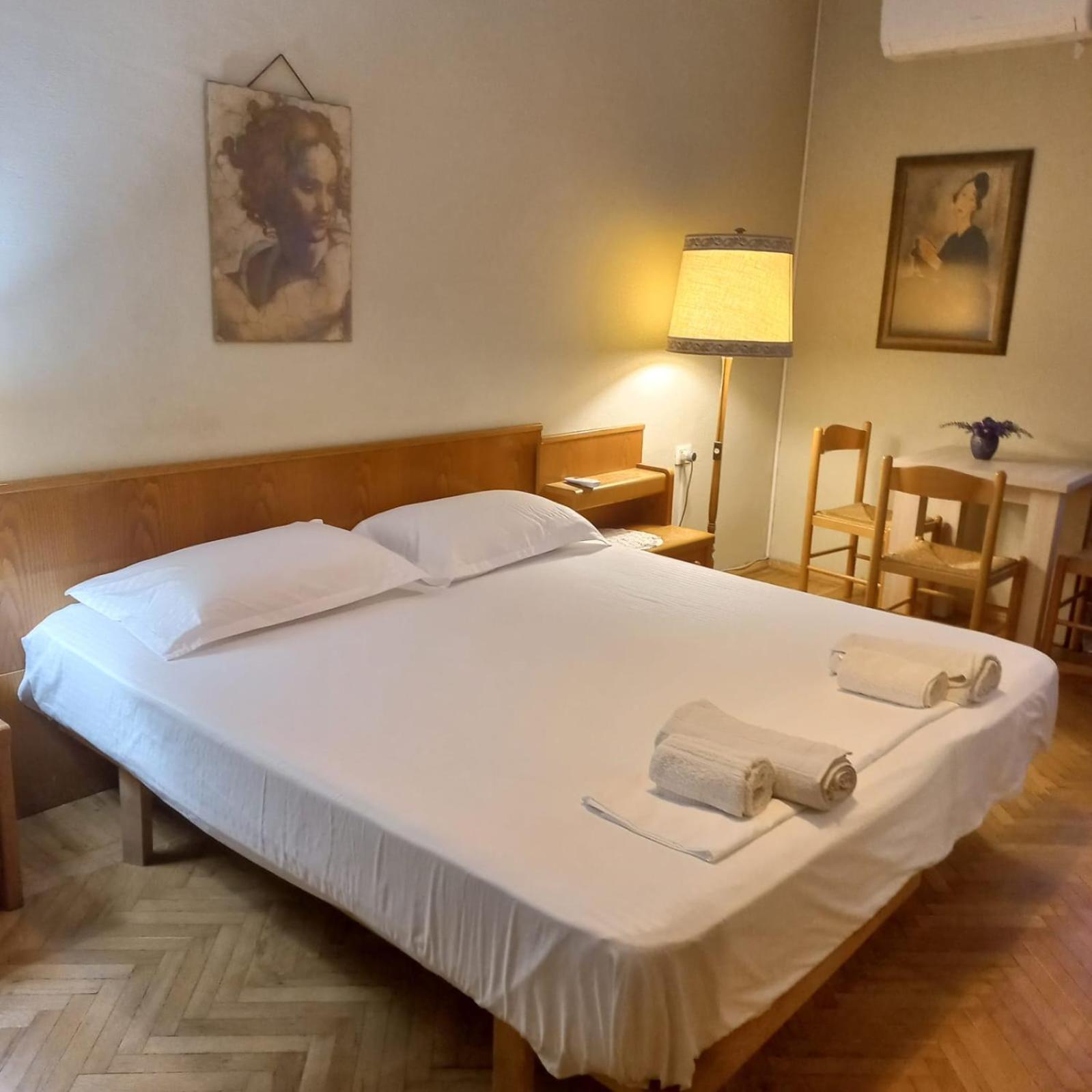Vintage Apartment In Center Tirana Eksteriør billede